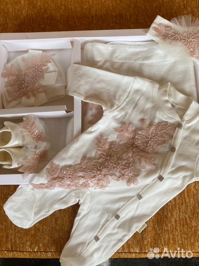 Комплект на выписку для девочки