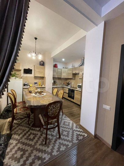 2-к. квартира, 70,2 м², 9/11 эт.