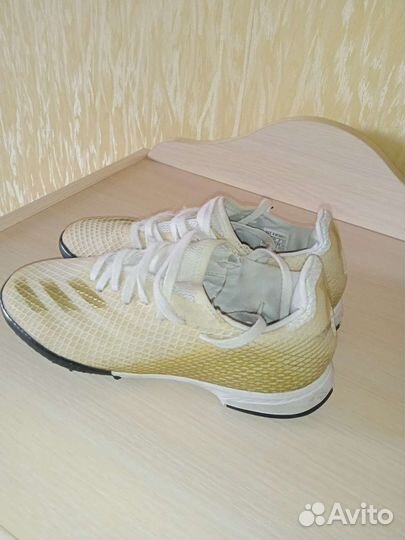 Футбольные бутсы adidas