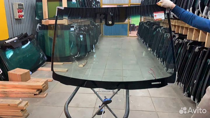 Лобовое стекло Тойота Авенсис