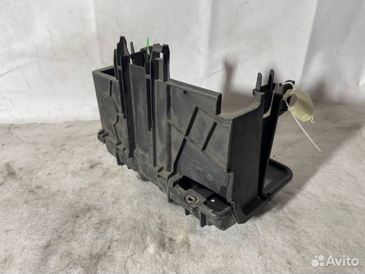 Крепление аккумулятора Volkswagen Golf 4 1J1 / 1J5