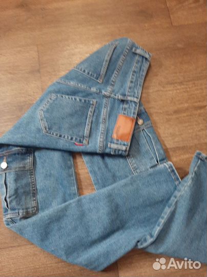 Джинсы женские с накладными карманами