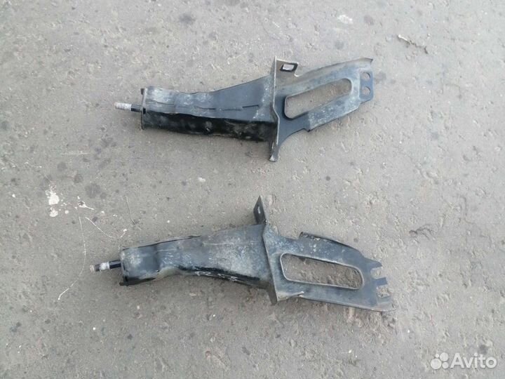 Кронштейн усилителя на Volvo XC70