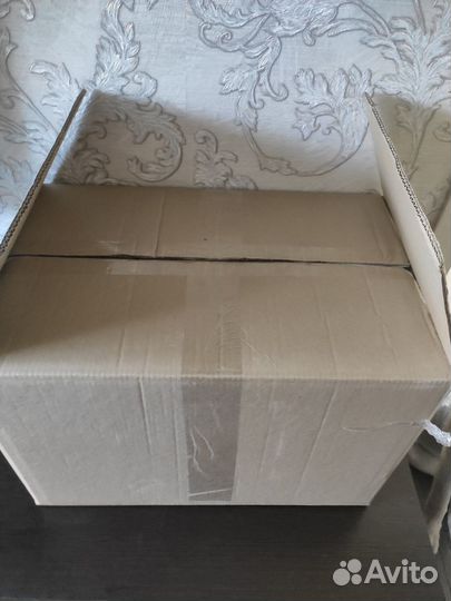 Коробка с детскими вещами