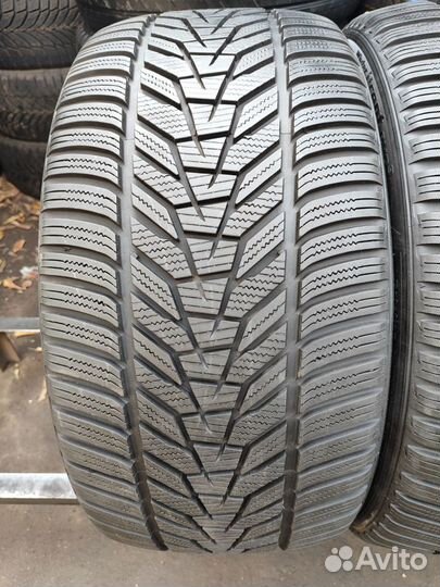 Hankook Winter I'Cept Evo 3 W330 245/40 R20 и 275/35 R20 102W