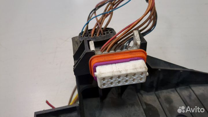 Кронштейн фары правый Porsche Cayenne, 2004