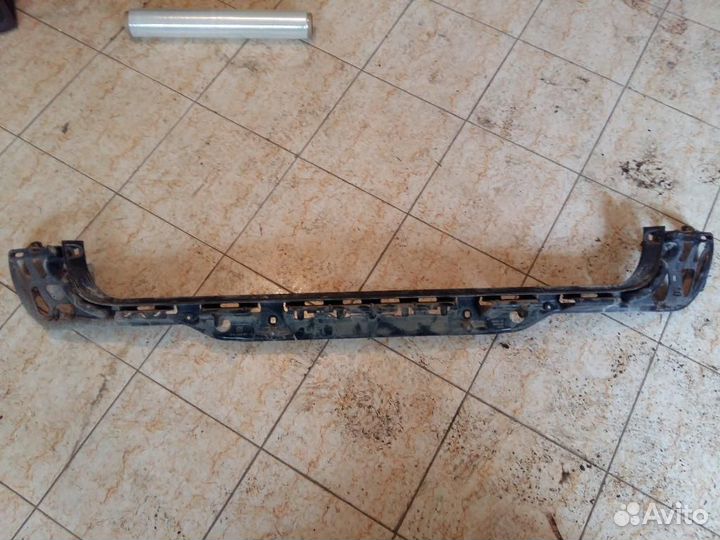 Кронштейн заднего бампера центр от BMW 5-серия E6