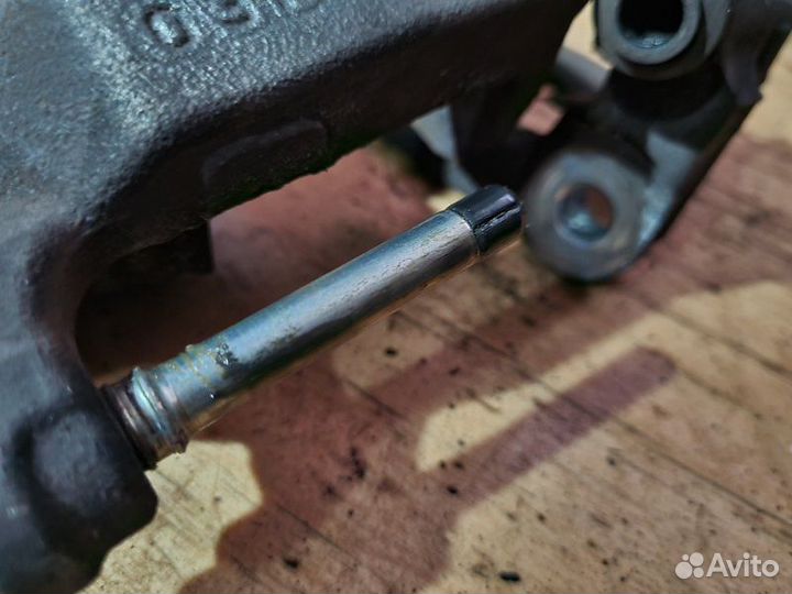 Суппорт тормозной задний Renault Koleos 2010