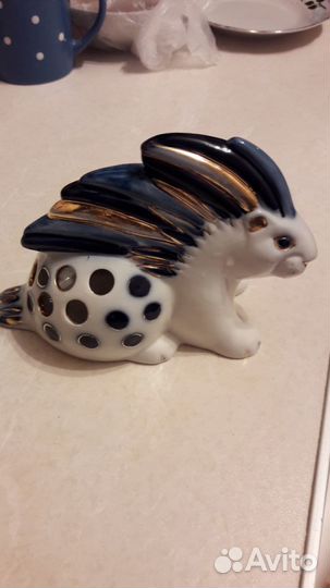 Фарфоровая статуэтка 