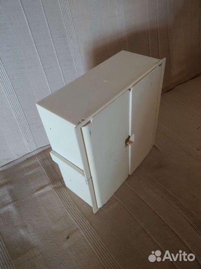 Ящик пластиковый подвесной с полочкой