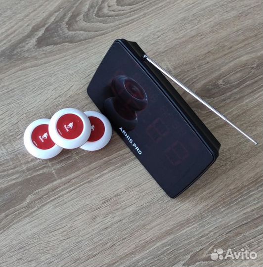 Кнпока вызова персонала и табло отображения вызова