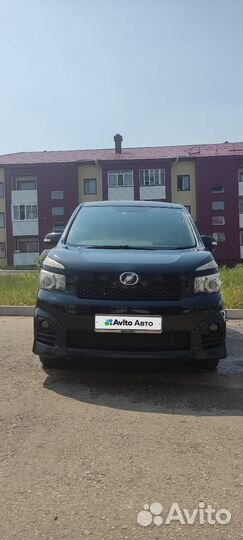 Toyota Voxy 2.0 CVT, 2010, 176 229 км