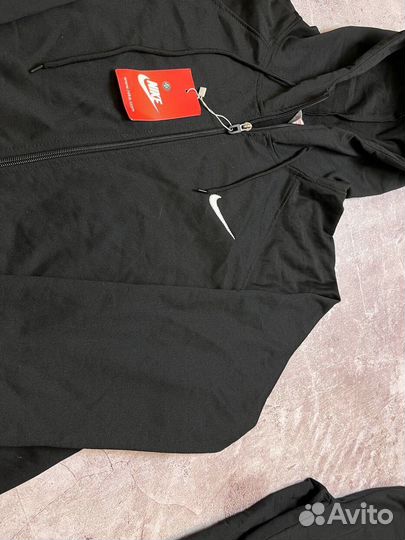 Спортивные костюмы Nike