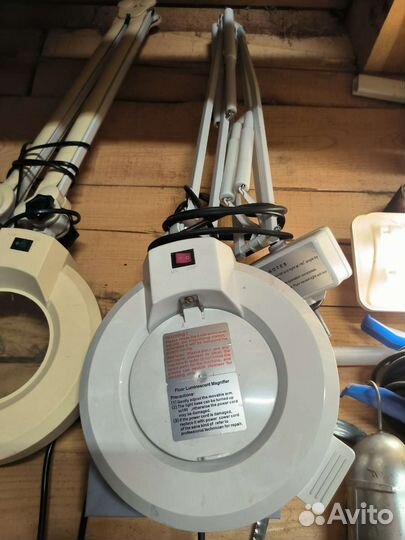 Лампа лупа для косметолога на штативе