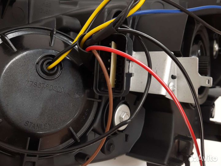 Фара правая Mitsubishi lancer 10