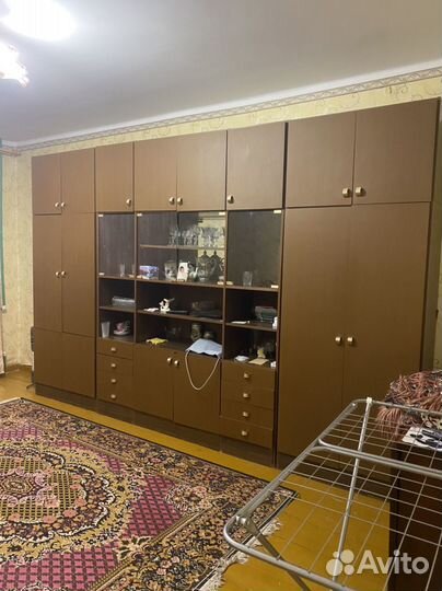 Сервант и шкаф