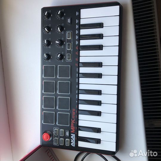 Midi клавиатура Akai MPK mini