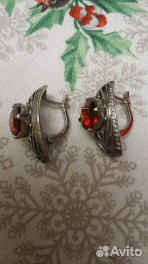 Серебряные серьги с гранатом
