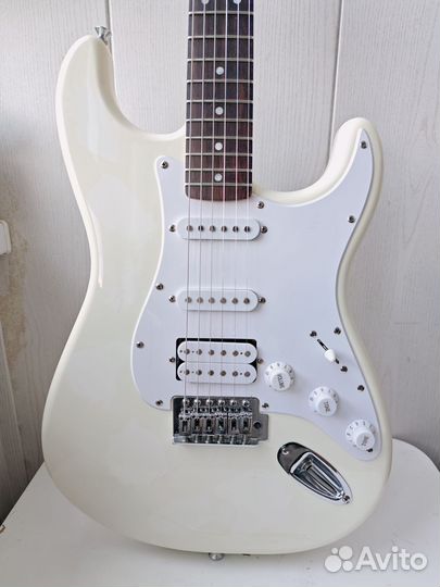 Электрогитара Fender Squier Stratocaster HSS