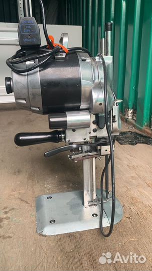 Швейная машинка электрическая б/у