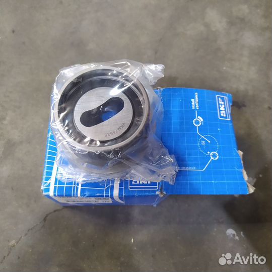 Ролик натяжителя ремня грм SKF VKM75625