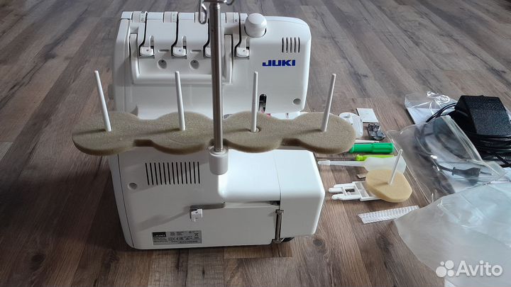 Коверлок juki mo 735