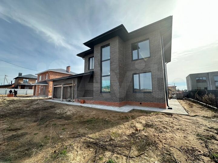 Коттедж 257 м² на участке 9 сот.