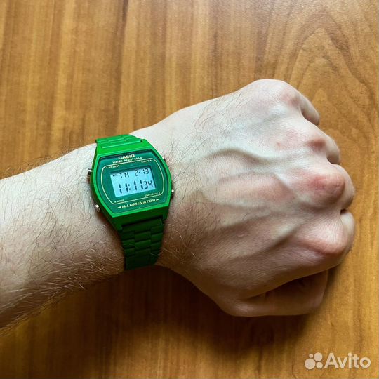 Часы Casio зеленые новые