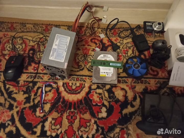 Электроника,1фотопарат рабочий,2видио камеры,3000