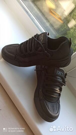 Кроссовки женские 38 размер бу