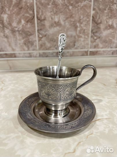 Серебрянная чашка с блюдцем и ложечкой