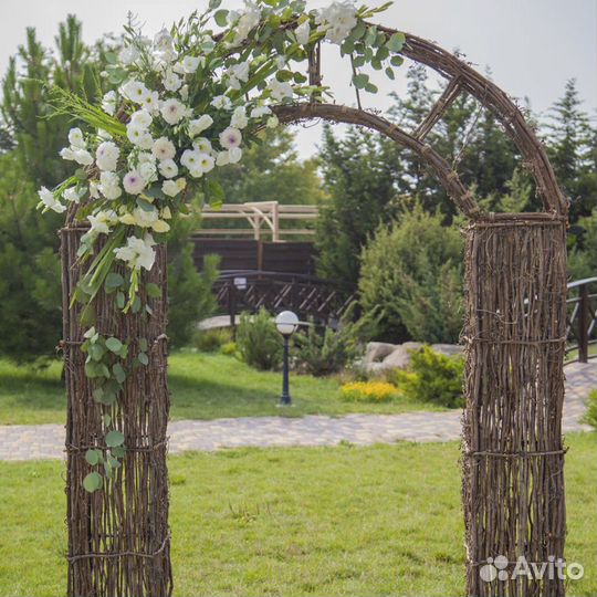 Полукруглая свадебная арка в стиле рустик