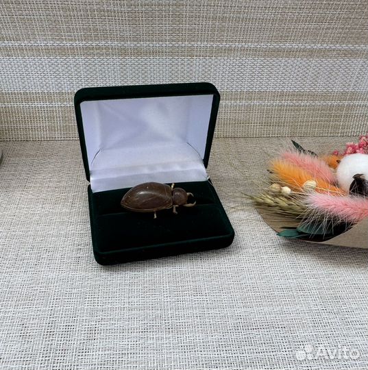 Брошь жук рогач янтарь СССР винтаж