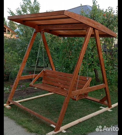 Садовые качели из дерева