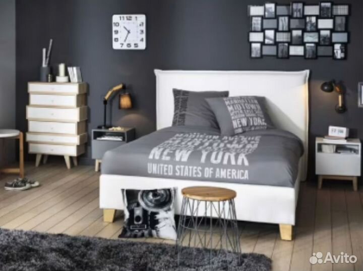 Кровать двуспальная с матрасом