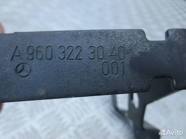 Кронштейн датчика уровня пола Mercedes-Benz A96032