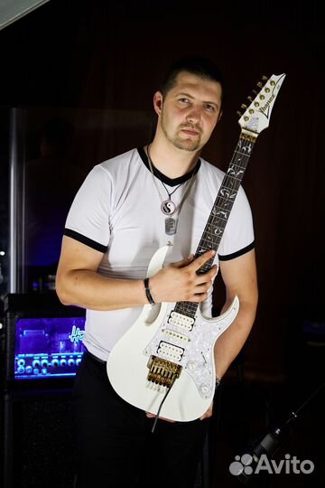 Преподаватель по электрогитаре