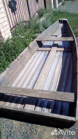 Деревянная лодка