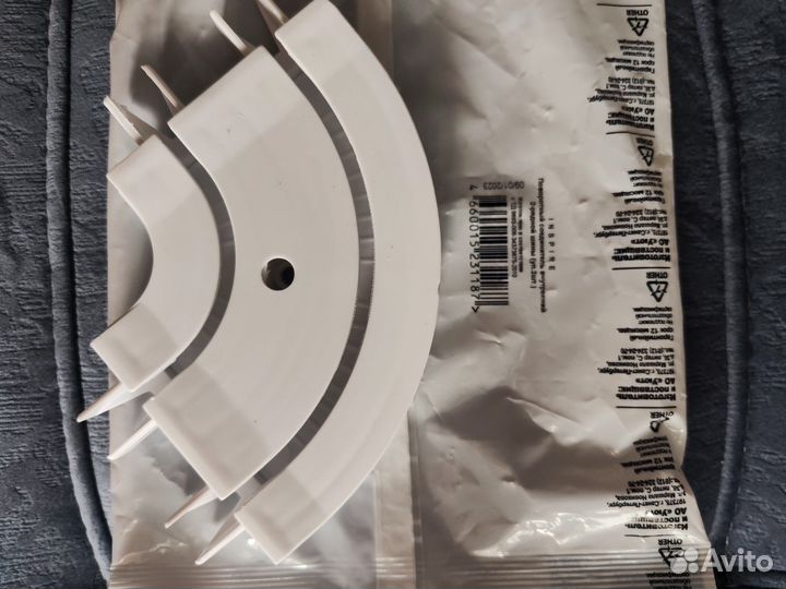 Поворотный соединитель для потолочного карниза