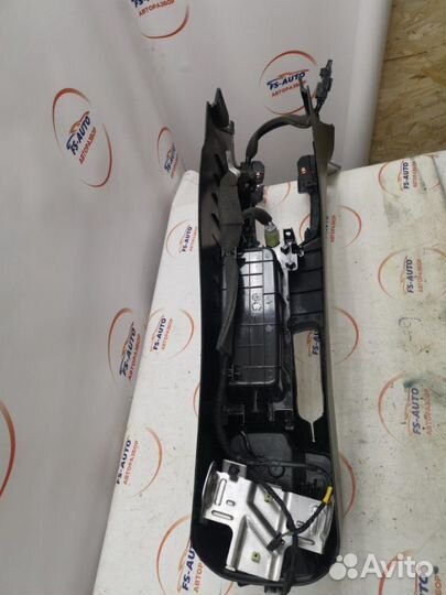 Консоль между сидений Chevrolet Cruz универсал 1.8