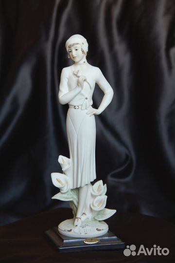 Статуэтка Capodimonte Армани Лили Италия