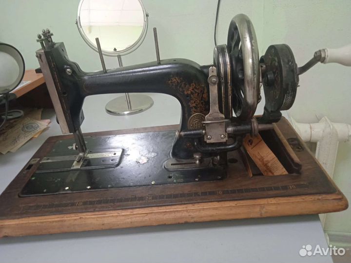 Антикварные швейные машинки