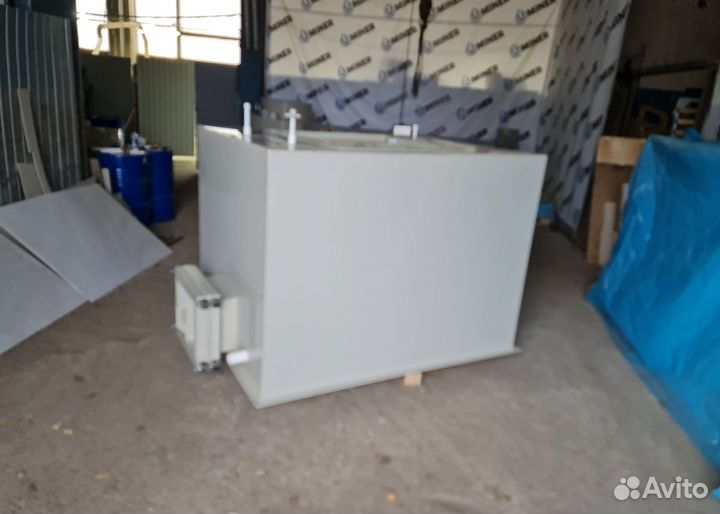 Изотермический контейнер для перевозки рыбы 1750л