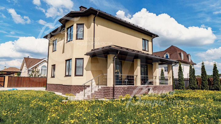 Дом 177 м² на участке 8 сот.