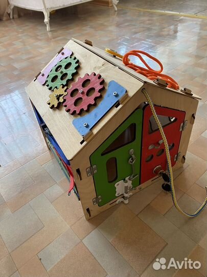 Бизиборд домик