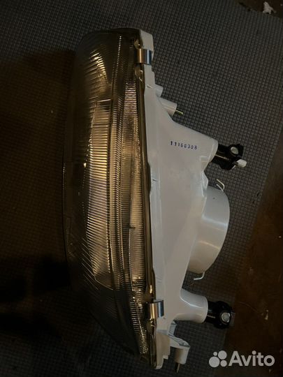 Mitsubishi carisma фары