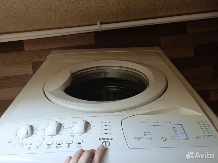 Машинка стиральная Indesit wisl85X на запчасти