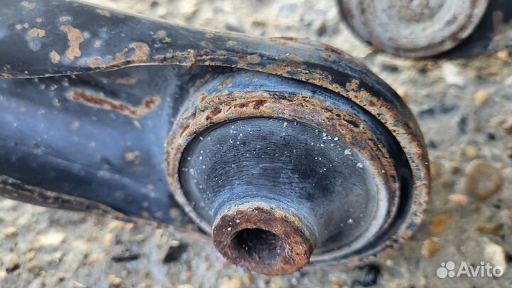 Передние рычаги toyota ist