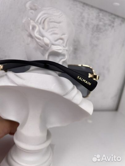 Солнцезащитные очки Balmain черные