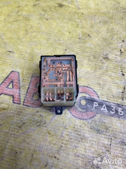 Блок управления зеркалом Kia Rio G4FA 2015